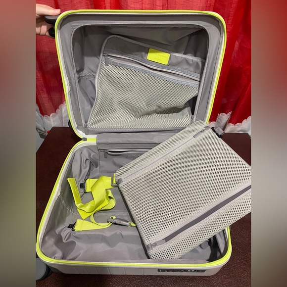 Drunk Elephant Monos Mini Luggage - Picture 8 of 9